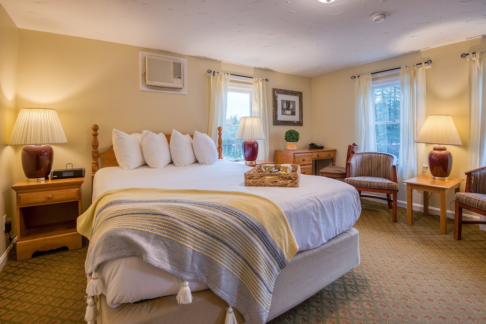 Lake View Queen Unit