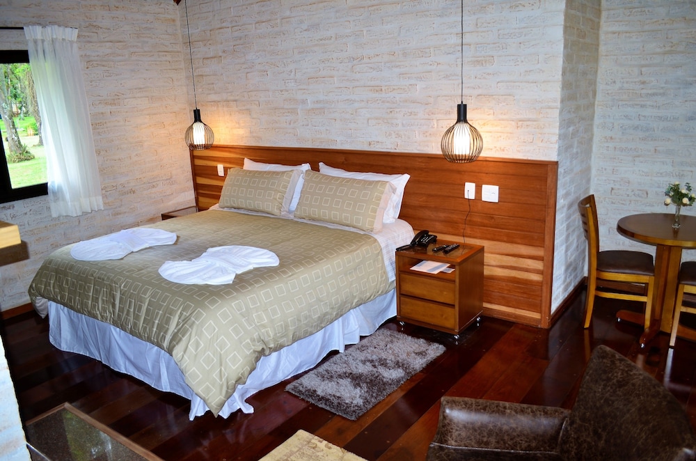 Deluxe Chalet, 1 King Bed, Hot Tub, Garden Area photo 1