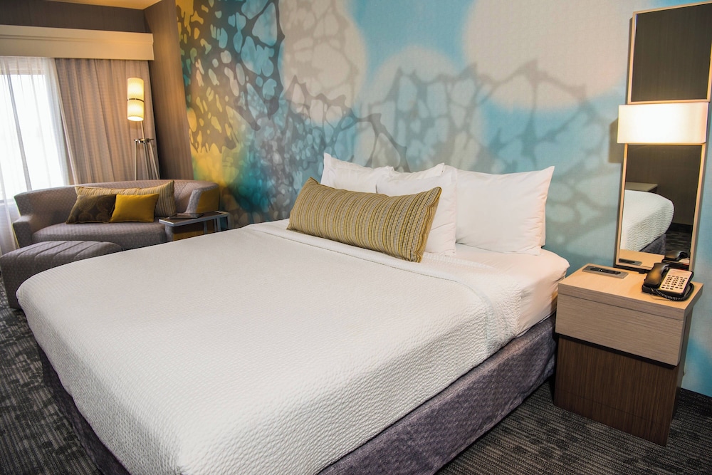 Room, 1 King Bed - Photo 2