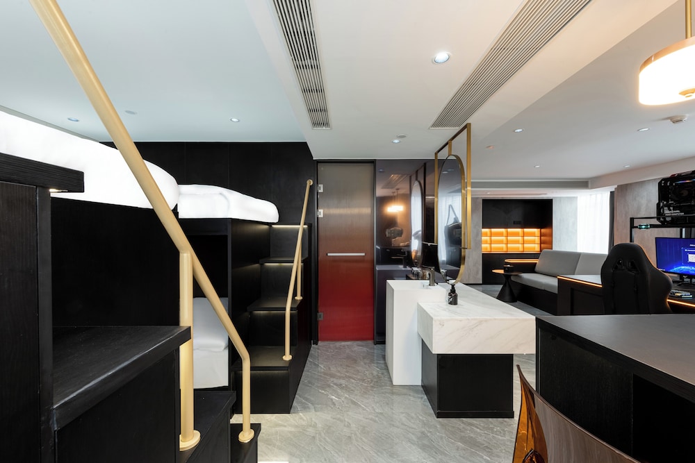 Elite Quadruple Room
