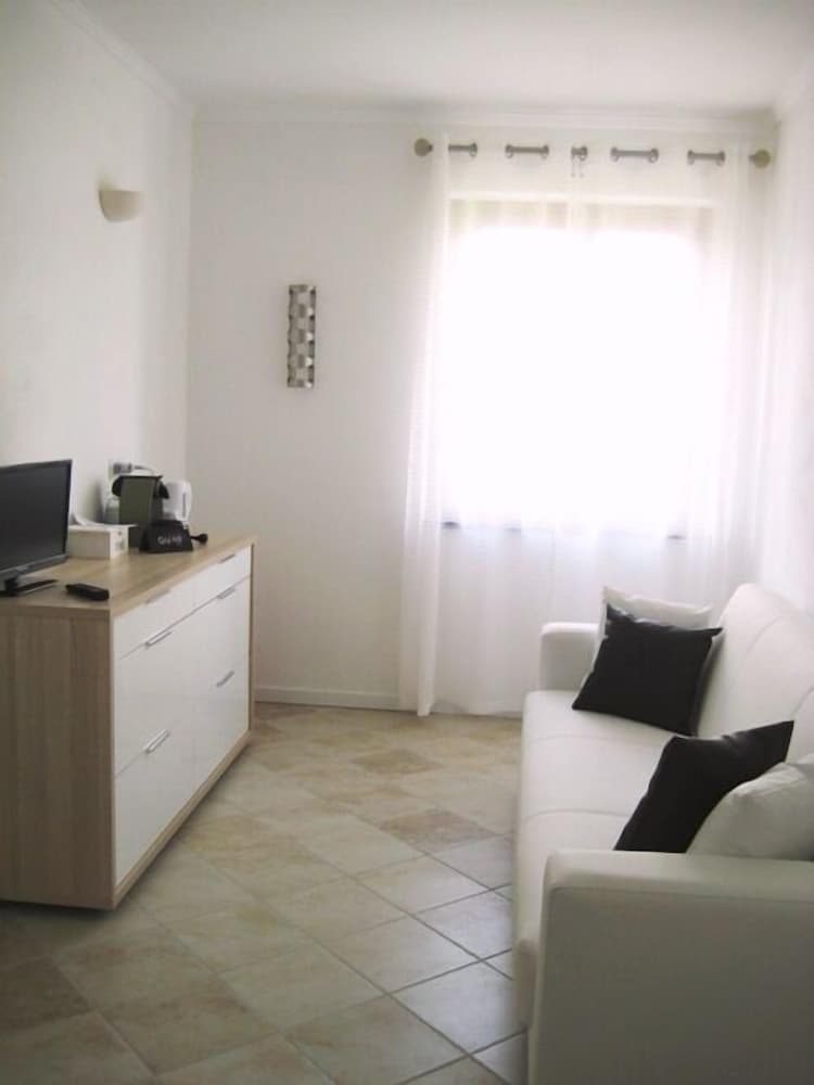 Deluxe Suite, Jetted Tub, Garden View photo 3