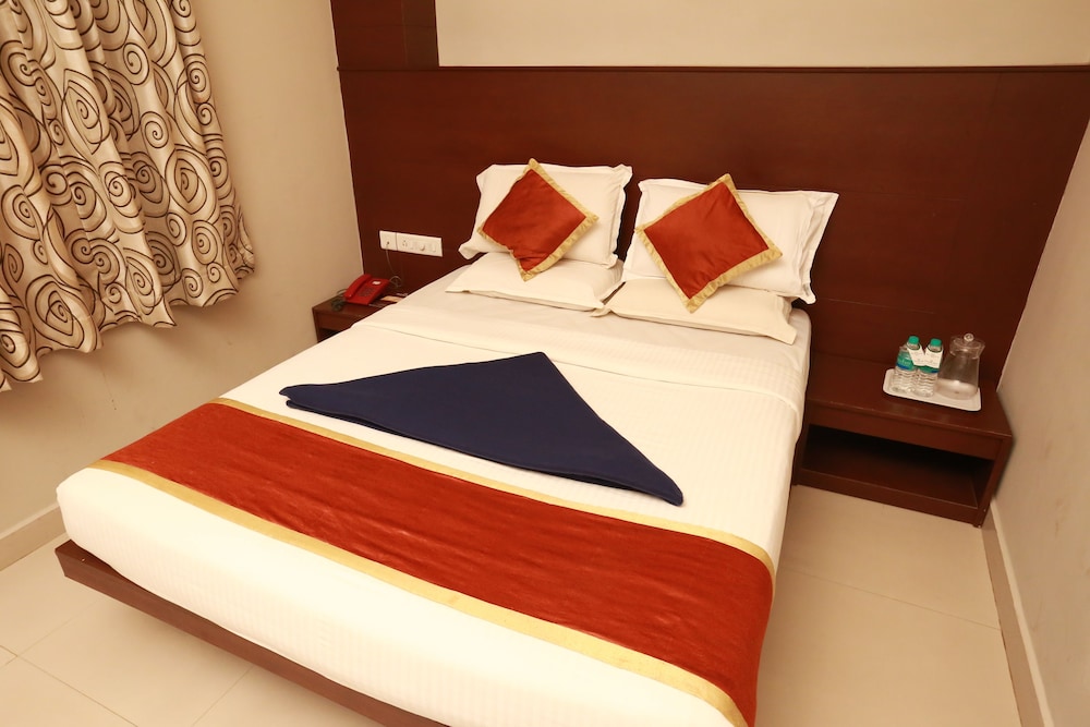 Deluxe Double Room, 1 Bedroom, Accessible, Smoking photo 2
