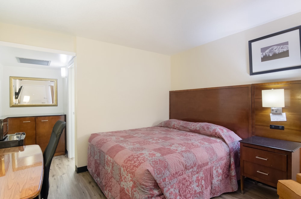 Room, 1 King Bed, Non Smoking (Efficiency) - Photo 1
