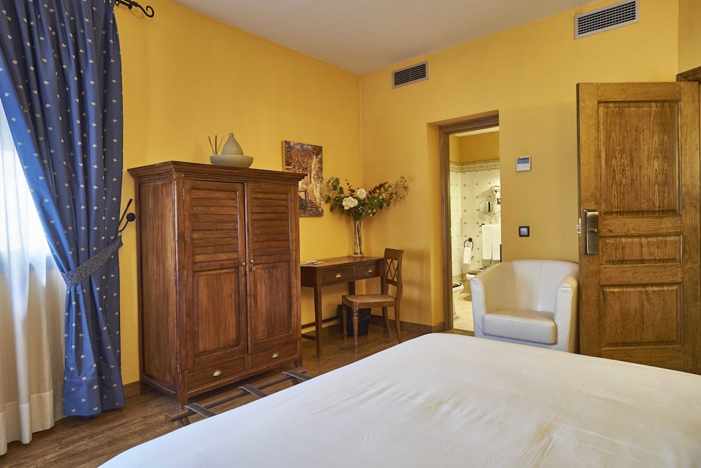 Design Suite, 1 Queen Bed - Photo 11
