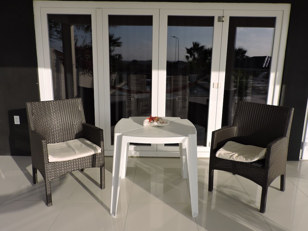 Deluxe Room, 1 Bedroom, Pool View photo 3
