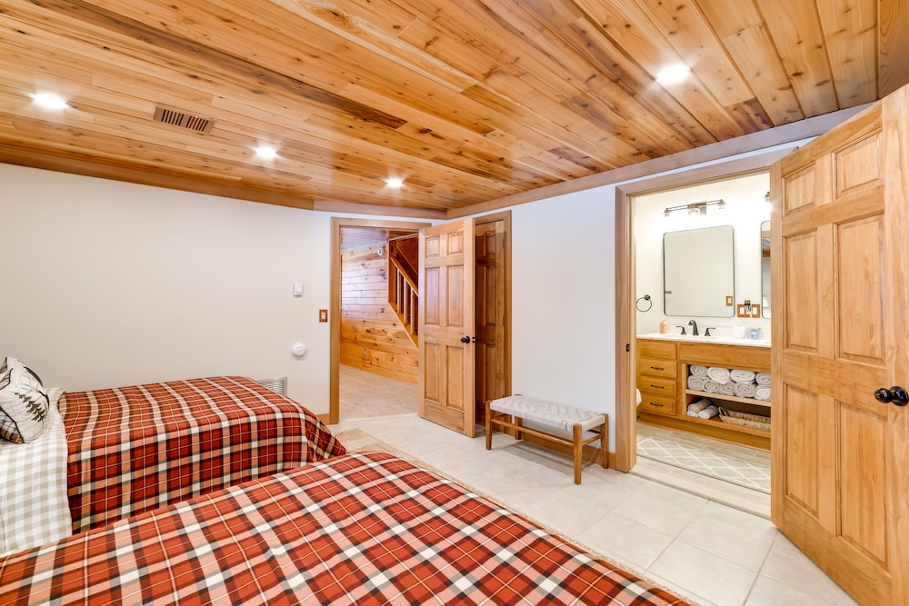 House (4 Bedrooms) photo 2