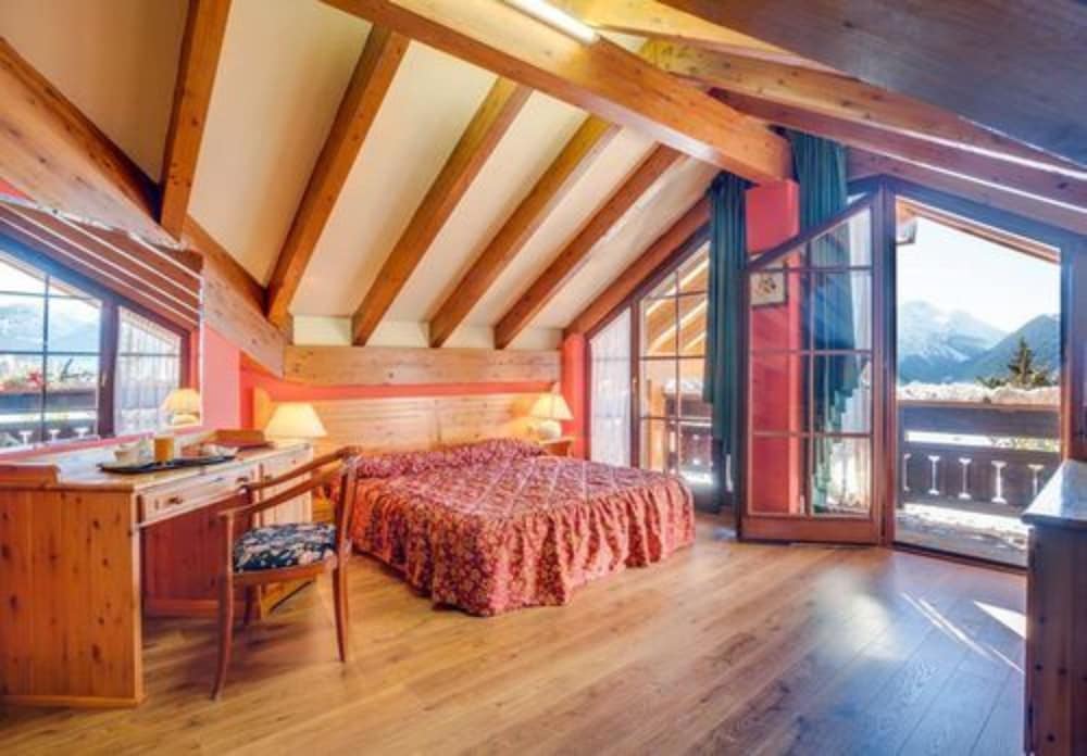 Superior Double or Twin Room photo 3