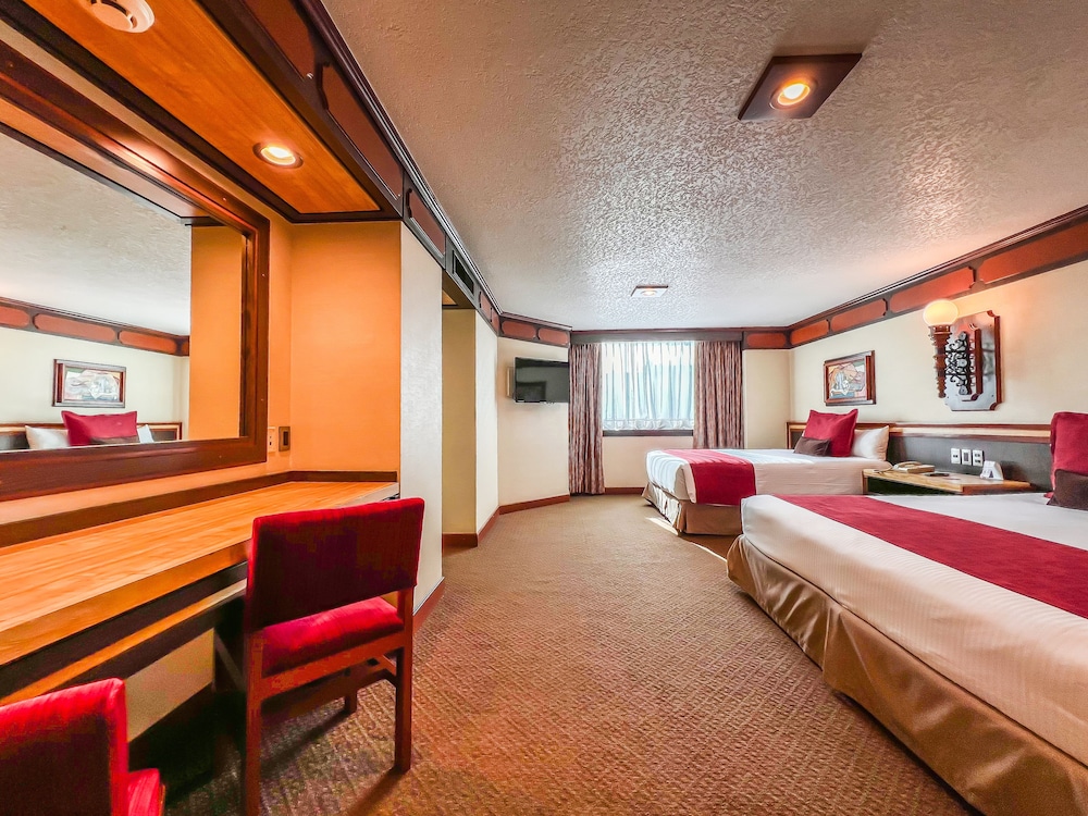 Premium Suite, 2 Double Beds (3 Occupants) photo 1