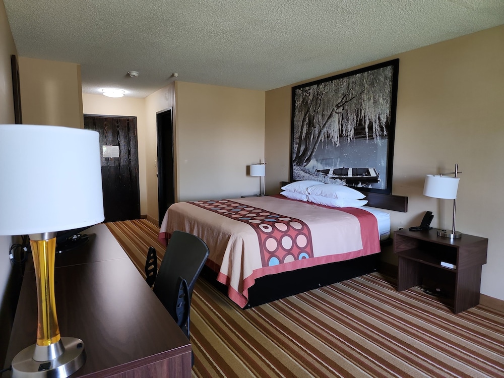 Room, 1 King Bed - Photo 3