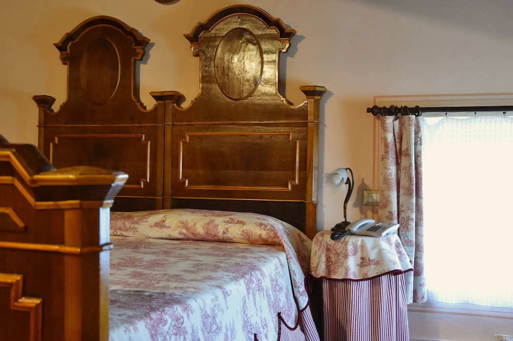 Romantic Double Room, Non Smoking, Garden View photo 2
