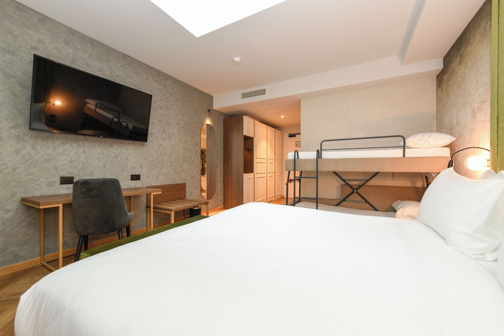 Superior Quadruple Room - Photo 5
