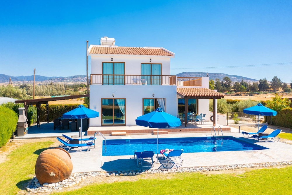 Villa photo 1
