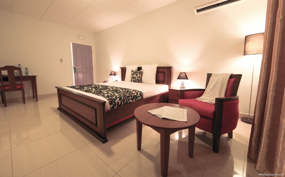 Superior Room, 1 King Bed photo 3