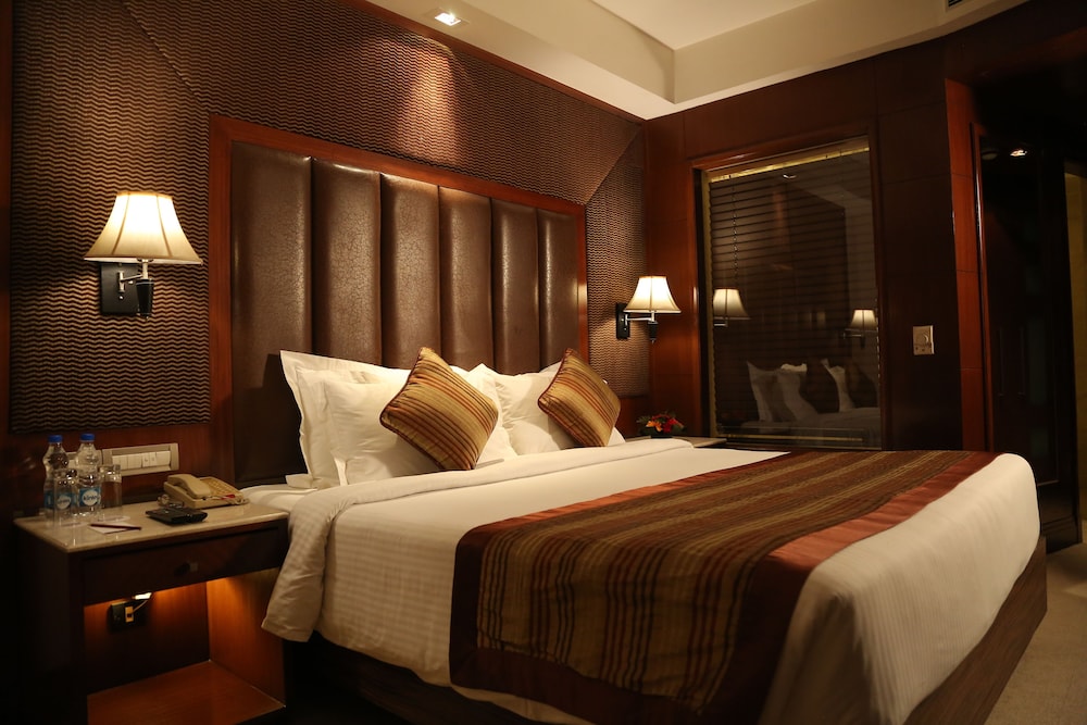 Executive Room - Photo 1