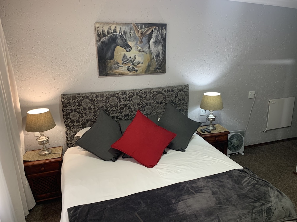 Basic Double Room, 1 King Bed photo 2