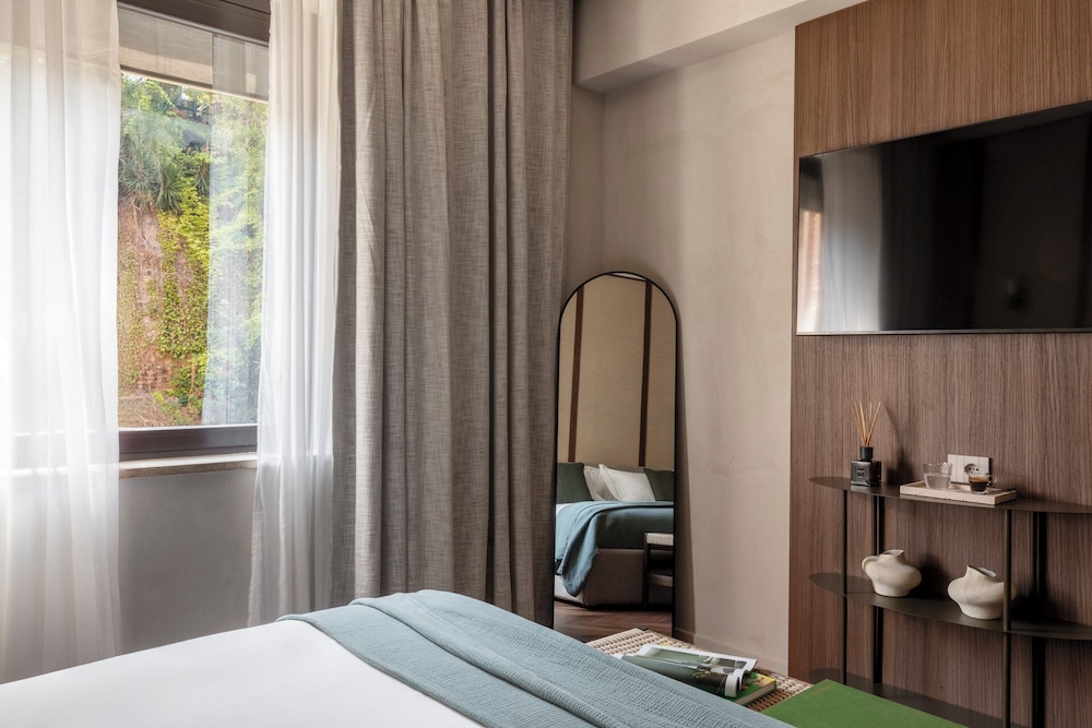 Deluxe Room, Courtyard View