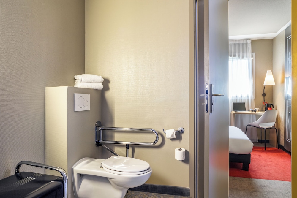 Room, 1 Double Bed, Accessible - Photo 3