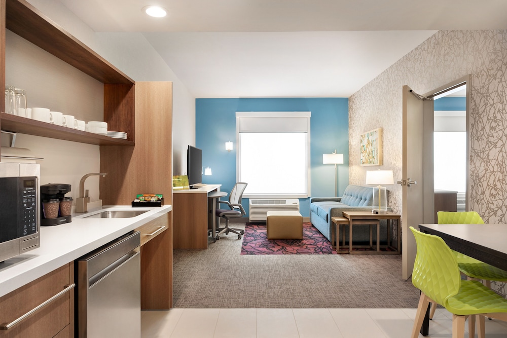 Suite, 1 King Bed, Accessible (Hearing) - Photo 4