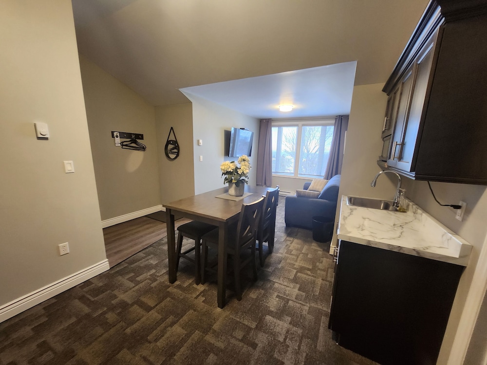 Executive Suite, 1 Queen Bed, Ocean View photo 3