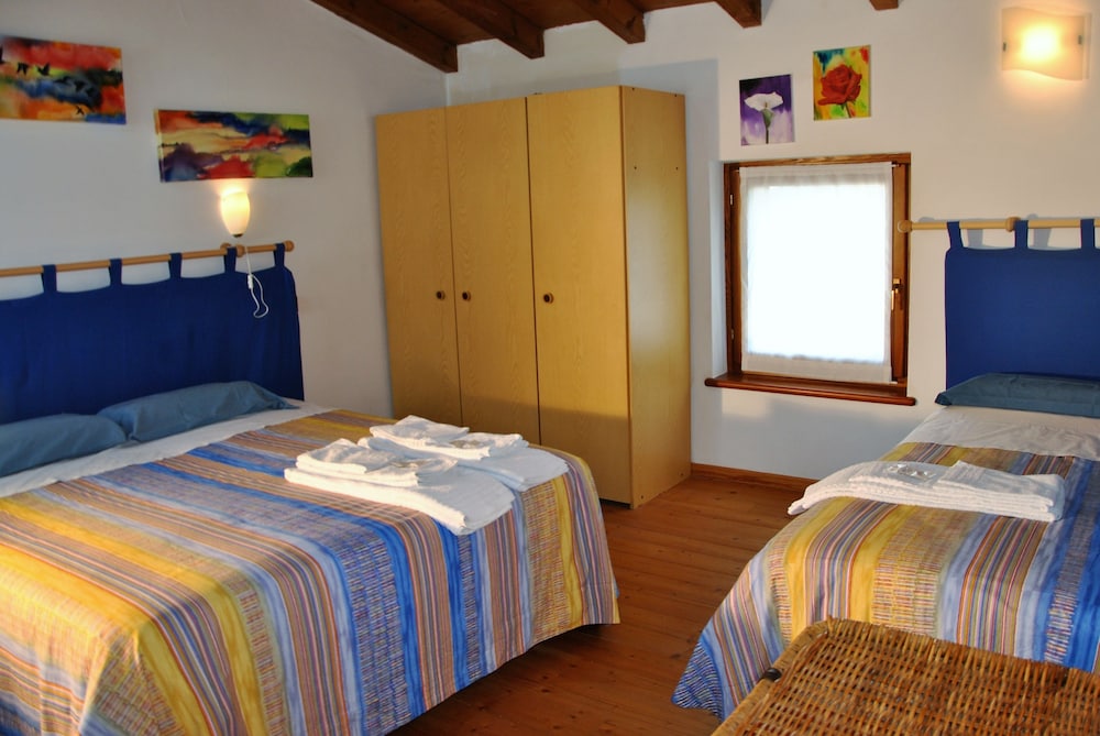 Triple Room, Shared Bathroom photo 1