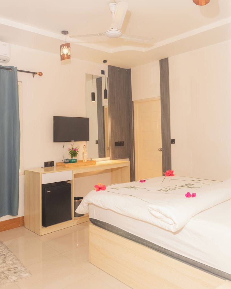 Basic Double Room, Garden View