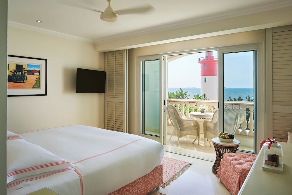 Luxury Sea Facing Room (King/Twin) - Photo 10