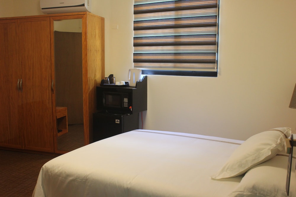 Standard Room, 1 Queen Bed, Garden View photo 3