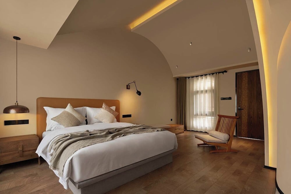 Deluxe Double Room, Garden View