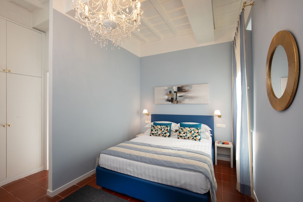 Deluxe Double Room, 1 Queen Bed, Bathtub photo 3