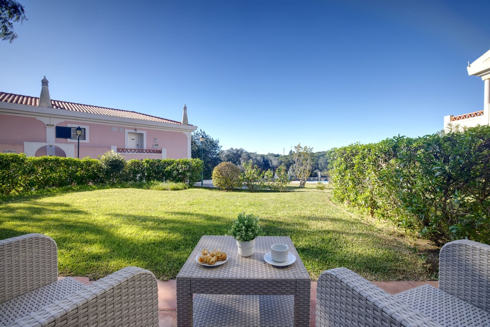 Family Apartment, 2 Bedrooms, Patio, Ground Floor (With Garden) photo 1