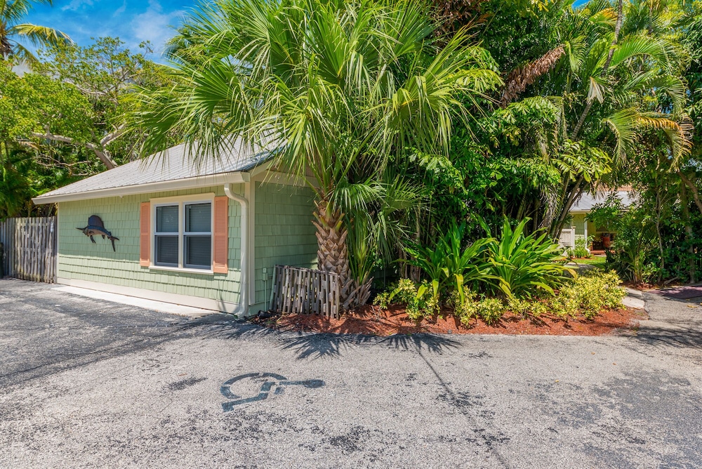 Roosevelt Suite, 2 Bedrooms, 2 Bathrooms, Kitchenette, Ground Floor