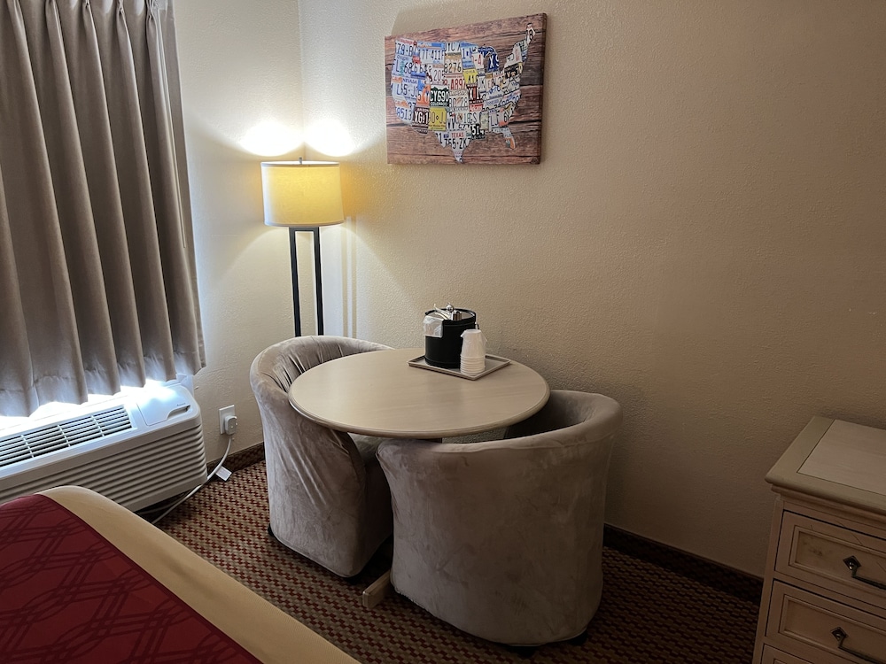 Suite, Multiple Beds, Non Smoking (Efficiency) photo 3