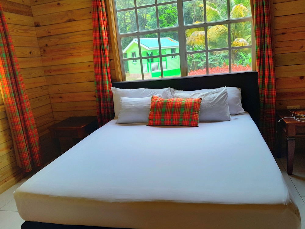 Basic Cottage, 1 King Bed, Garden View photo 2