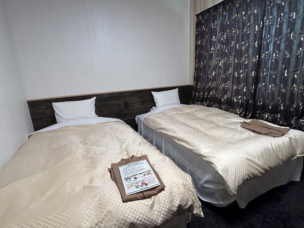 Premier Twin Room, Non-Smoking, 17.5 ft2 Bed width 1200mm - Photo 1