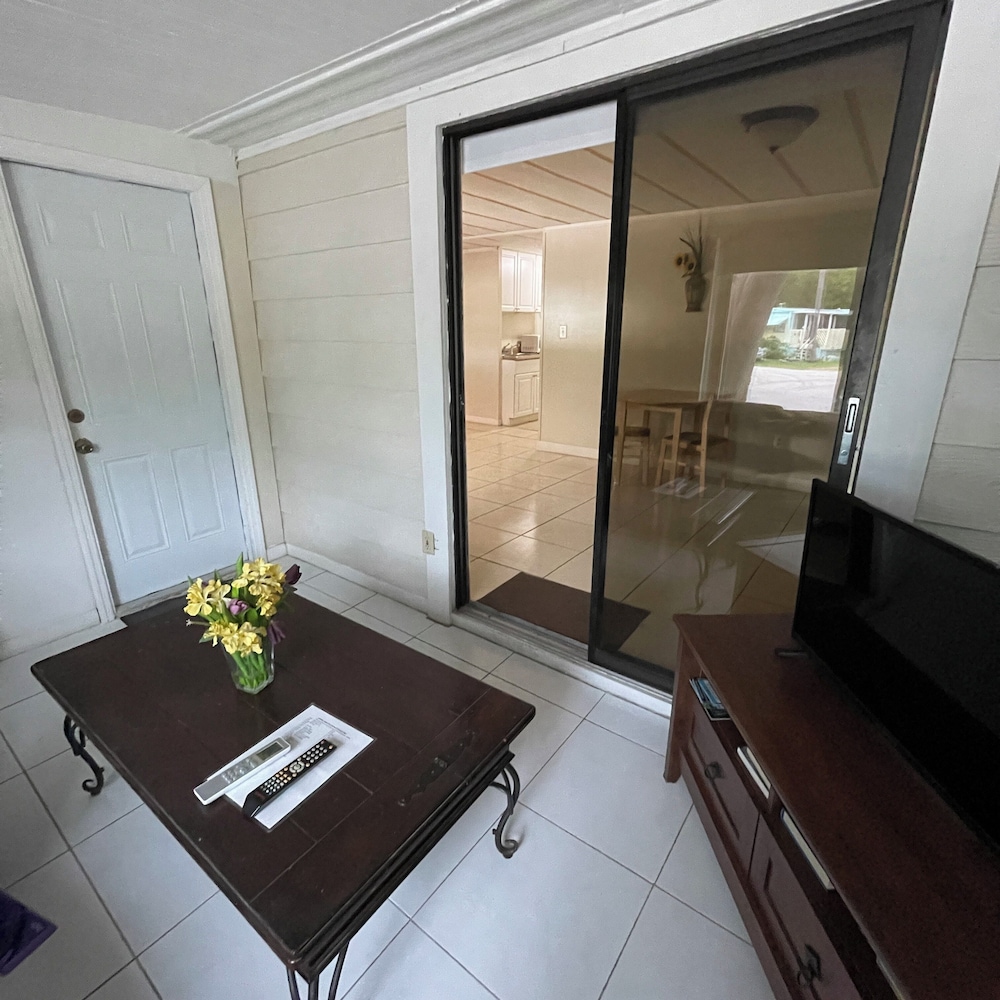 Standard Mobile Home photo 2