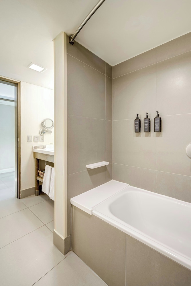 Superior Room, 1 King Bed (View) - Photo 6