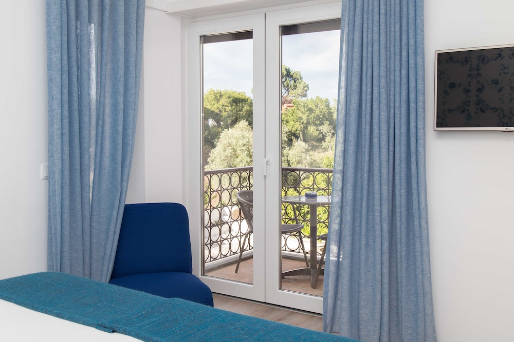 Double or Twin Room, Balcony, Mountain View photo 3
