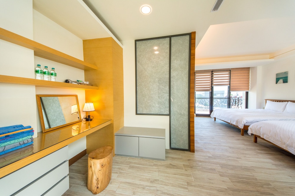 Design Quadruple Room, 2 Queen Beds photo 3