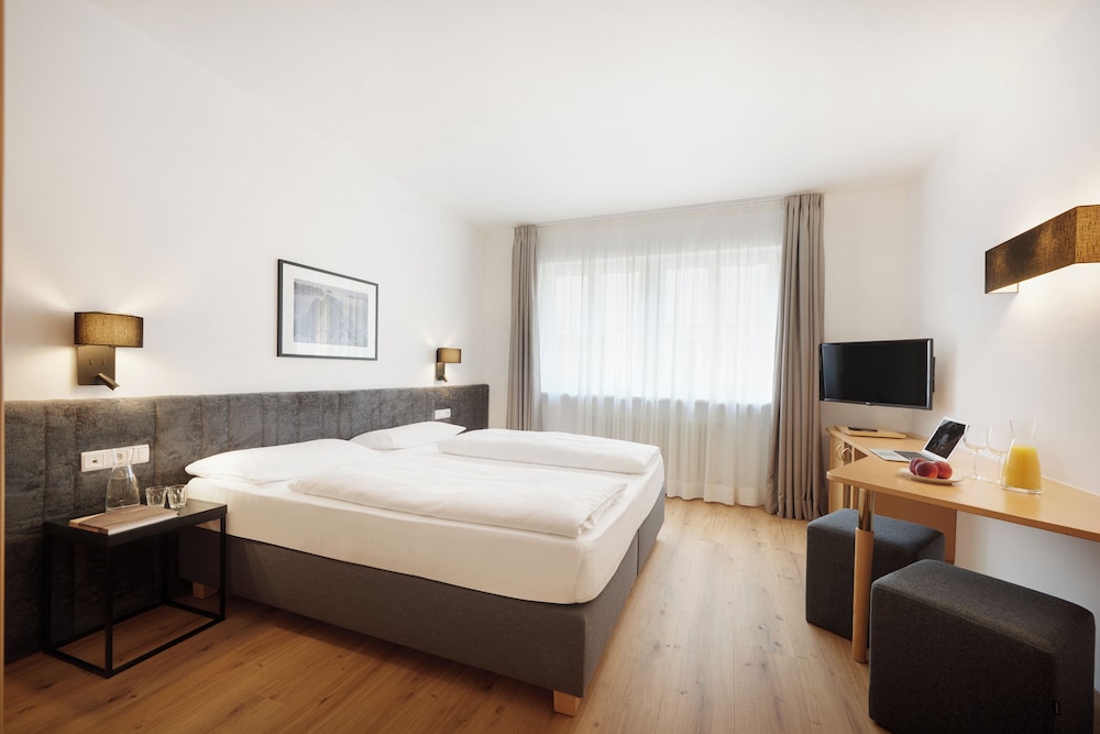 Standard Double or Twin Room photo 3