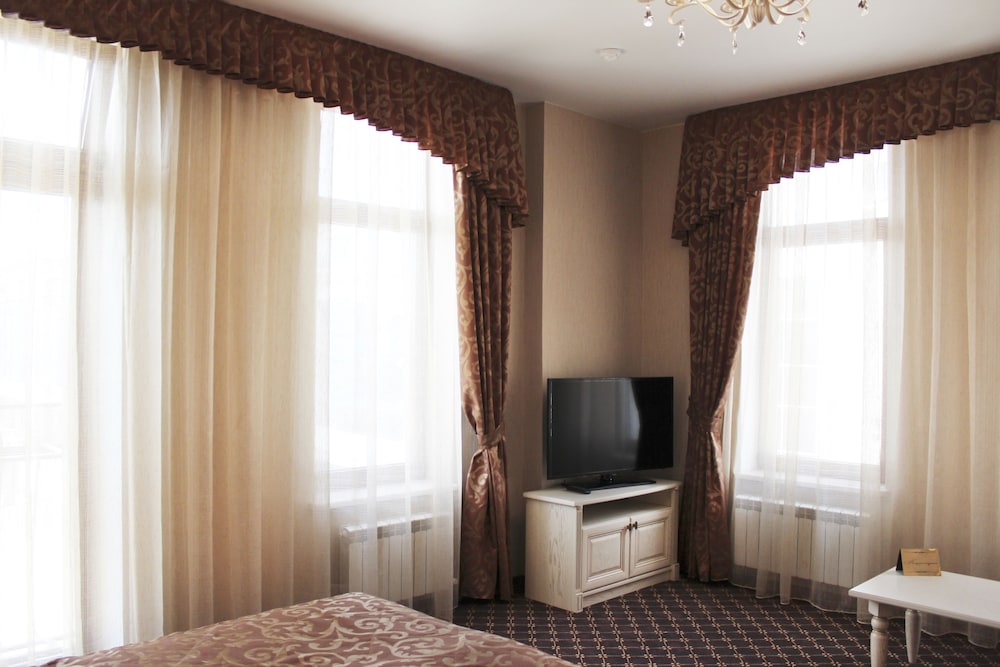 Family Room photo 2
