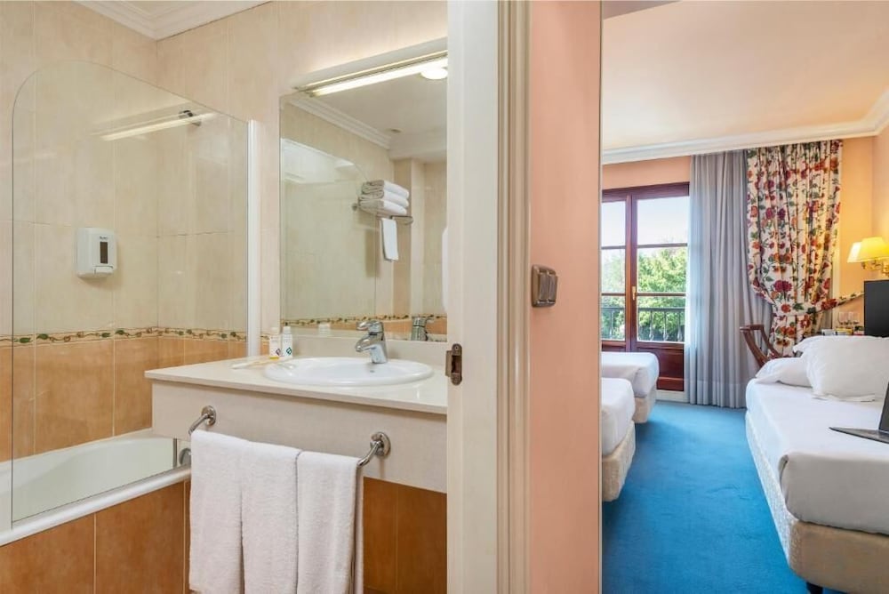 Superior Double Room (2 adults + 1 child) photo 3