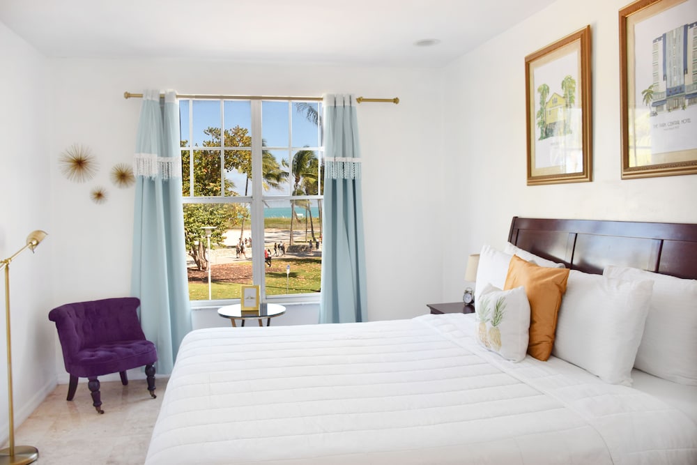 Signature Room, 1 King Bed, Ocean View - Photo 12
