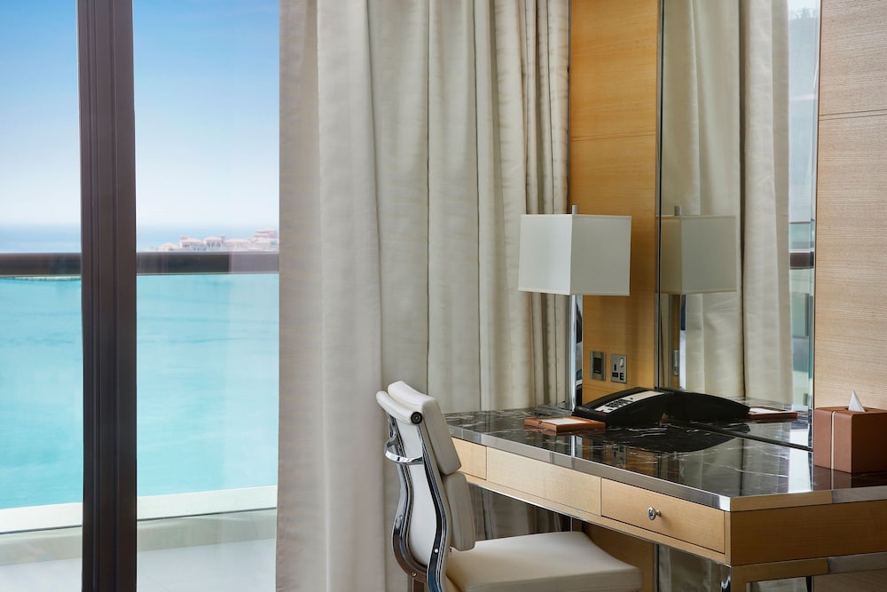 Palm Sea View Room with 2 Double Beds Private Balcony, Direct Access to Beach