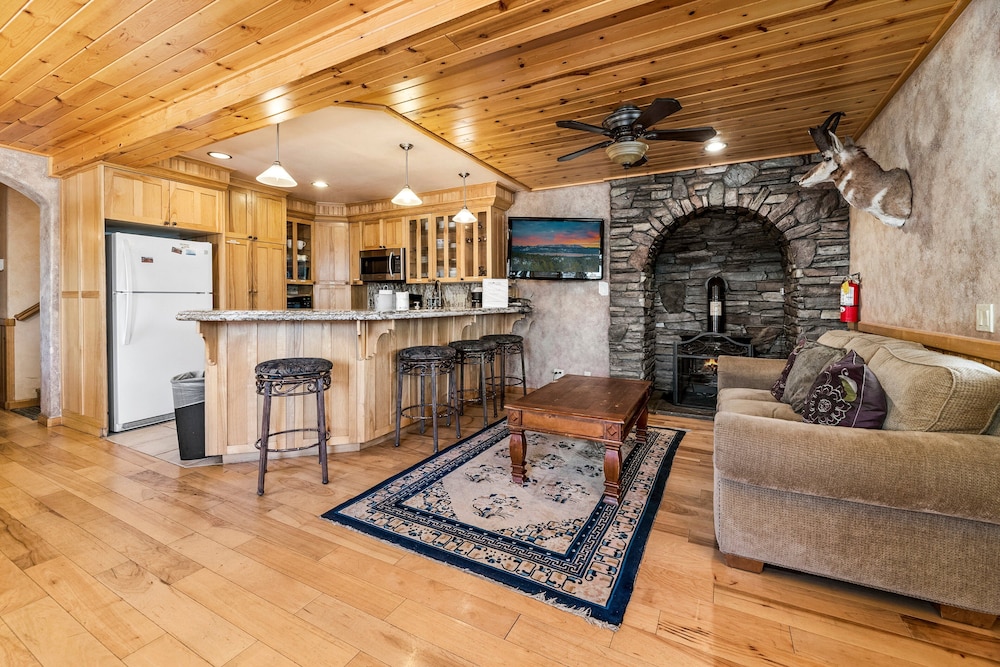 House, Multiple Beds, Patio, Mountain View photo 1