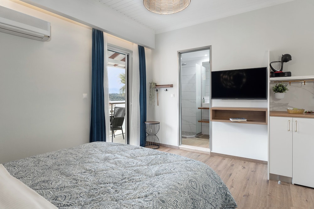 Standard Studio, Partial Sea View photo 2