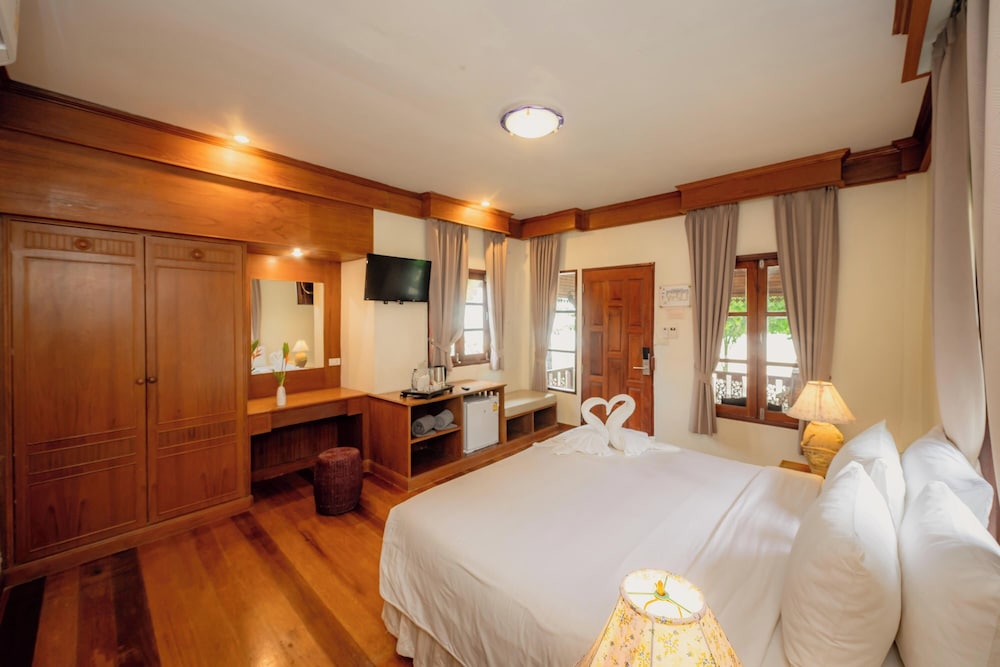 Deluxe Beachpool or Beachfront Cottage - Photo 21