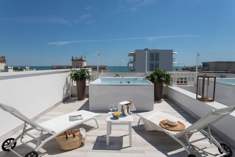 Deluxe Triple Room, Sea View photo 3