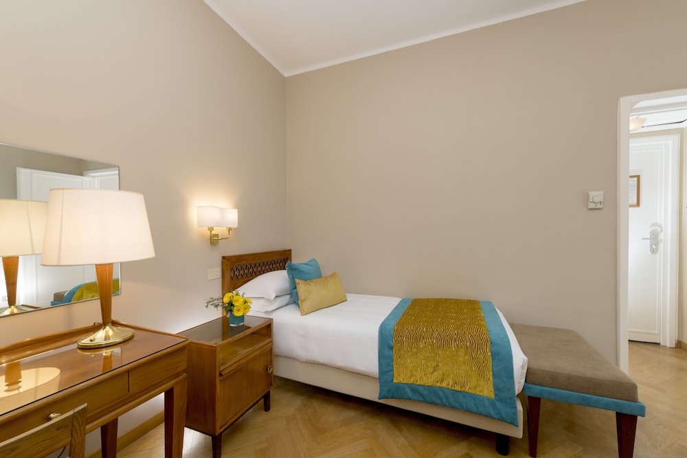 Single Room thumbnail 6
