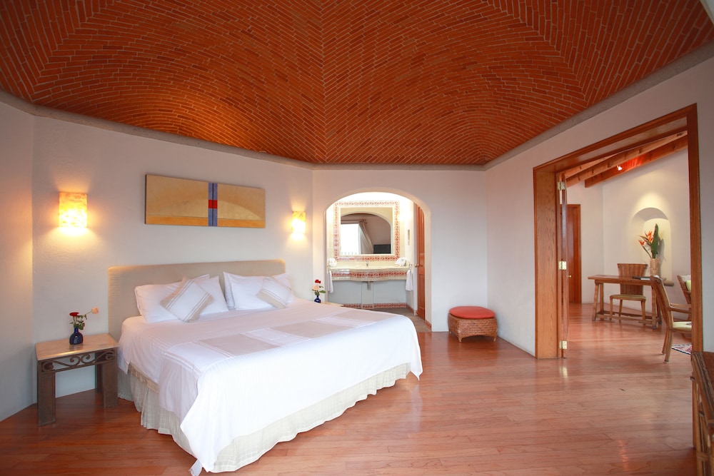 Master Suite with Jacuzzi and Panoramic Terrace - Photo 1