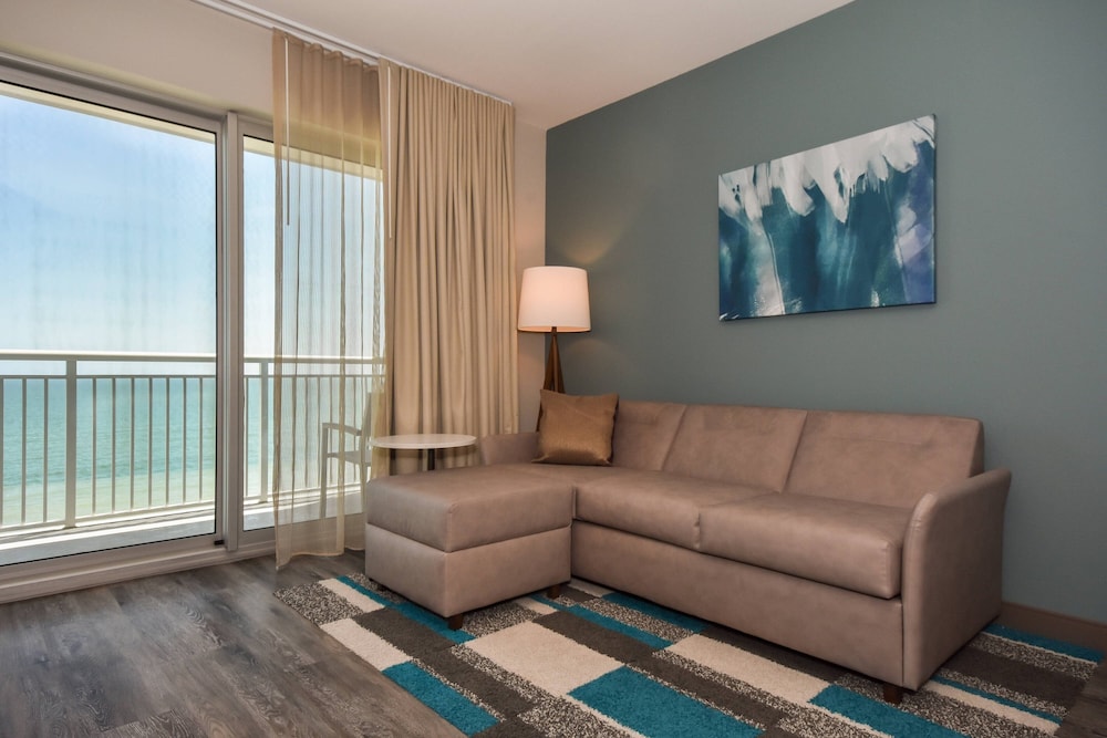 Studio Suite, 1 King Bed with Sofa bed, Balcony (Oceanfront) - Photo 5